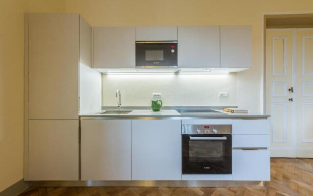 3bdrm luxury Apartment in Tuscan Villa,Private Estate, shared Swimmingpool