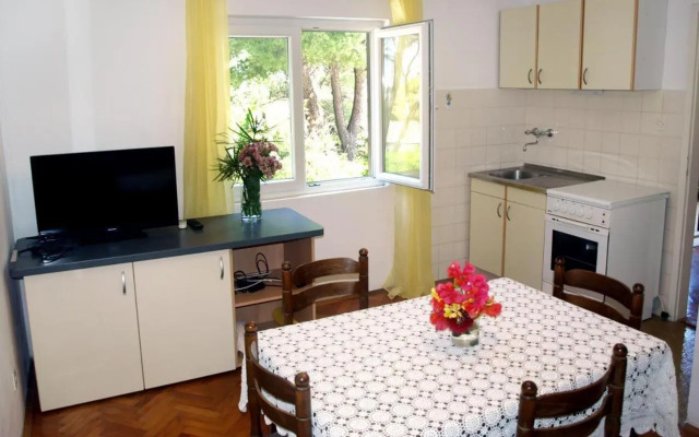 Apartments with a parking space Jelsa, Hvar - 8750