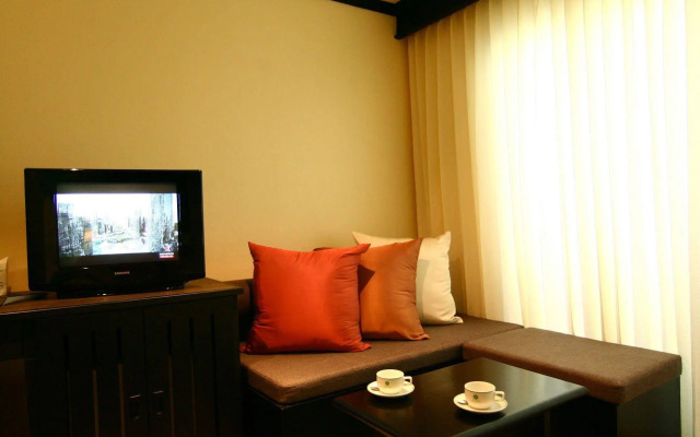 Rattana Beach Hotel