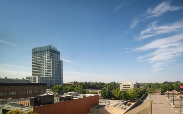 Sheraton Grand Sacramento Hotel