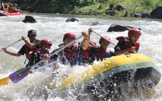 Front One Resort Magelang