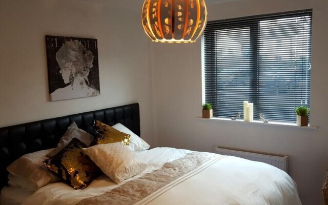 Cardiff Central Apartment