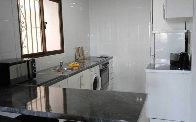 Impeccable 2-bed Apartment Ecuador, Los Claveles