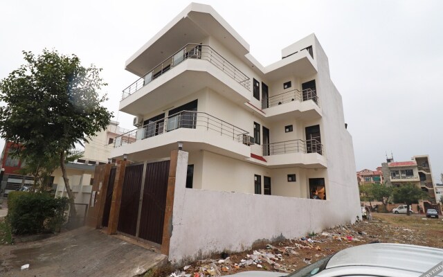 OYO 28576 Laxmi Residency