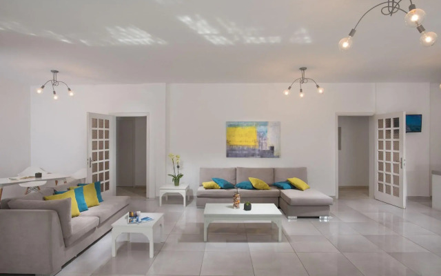 Milos Hotel