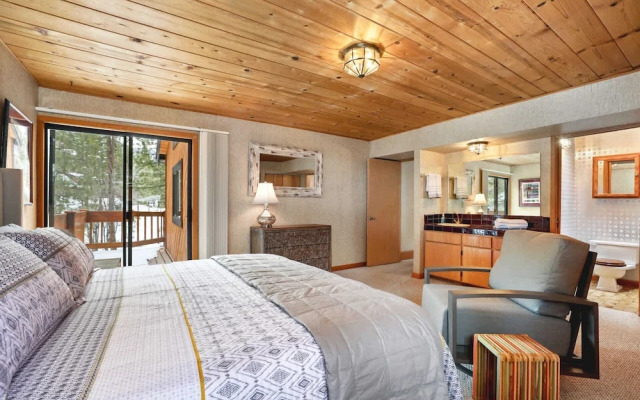 Tahoe Forest Chalet 3BR House w/ Mountain Views