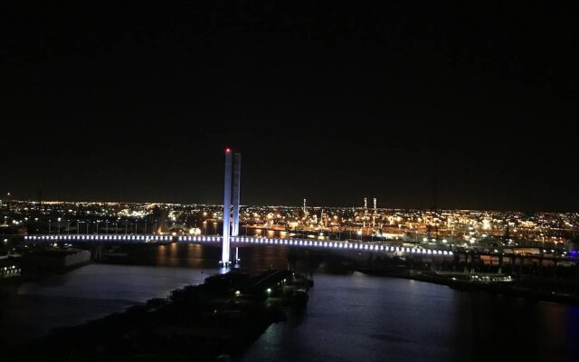 Melbourne Docklands Convesso Seaview Apartment