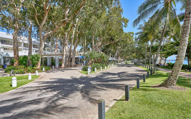 Beach Club Oceanview Apartment 1221-2 Palm Cove