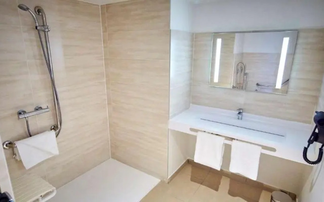 Kyriad Combs-la-ville - Senart