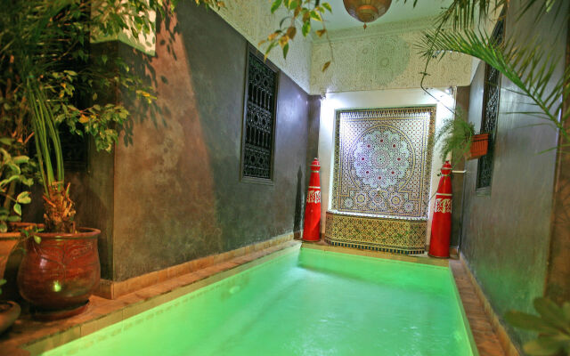 Riad La Porte Rouge By La Siredrah