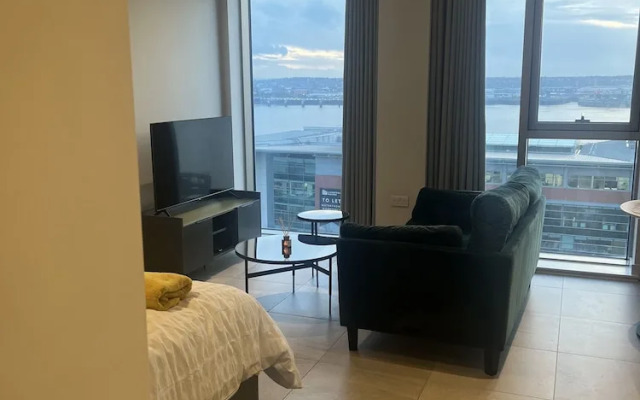 Beautiful Apartment With Excellent Water View