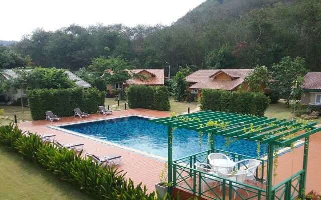 Palazzo Pavone Gallery & Resort