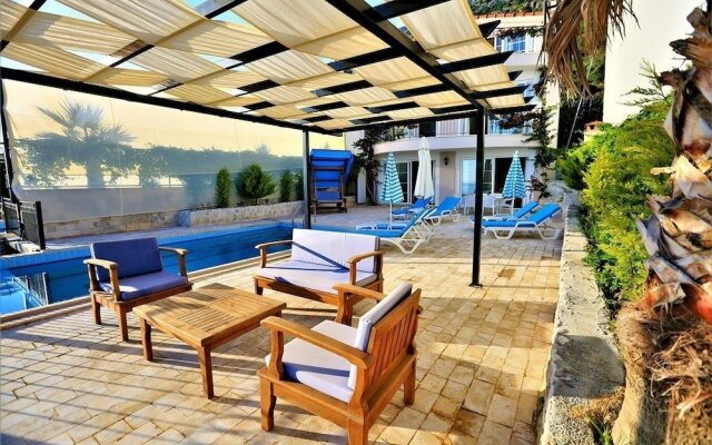 Villa Zumrut 2 by Akdenizvillam