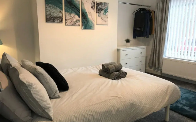Stylish Modern 3-bed House nr Manchester City ctr