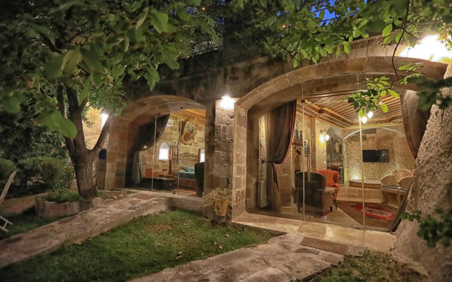 Traveller's Cave Hotel