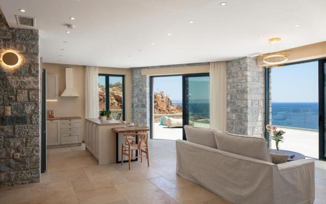 Seafront luxury villa with infinity pool & devine views!