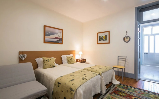 Apartamento A Francos Artist Painting 2