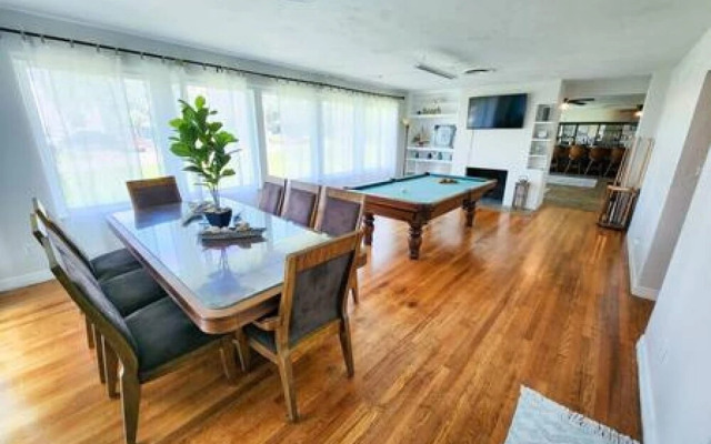 Cozy 4-Bedroom Beachside Home