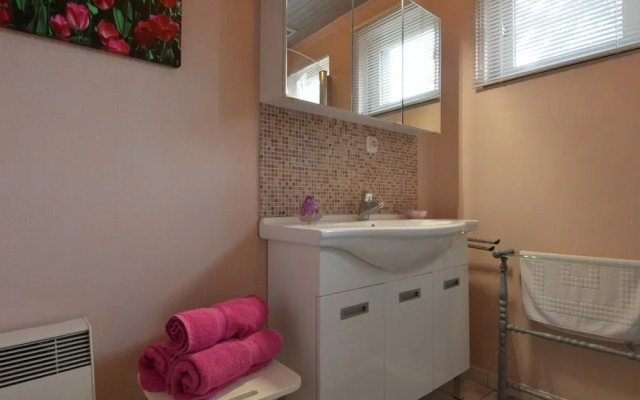Luxurious Holiday Home with Hot Tub & Sauna in Houffalize