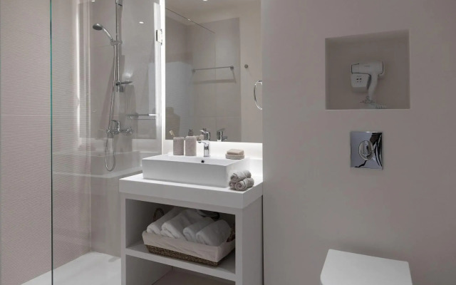 Gallery Suites & Residences, Piraeus