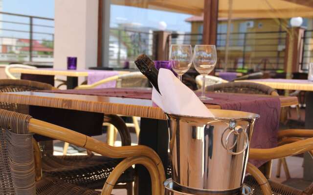 Sangria Luxury Family