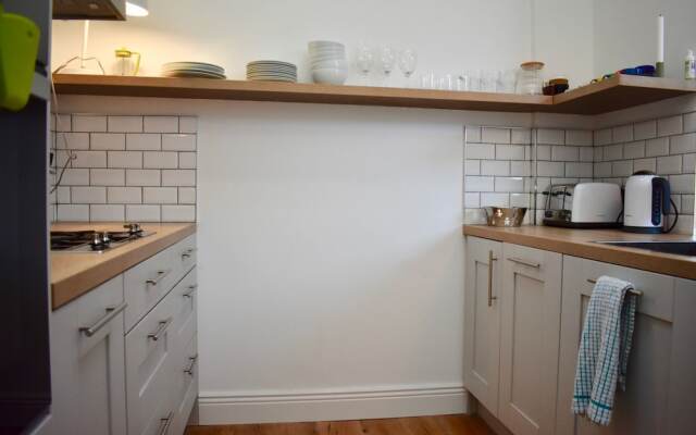 Beautiful 2 Bedroom Cottage in Trendy Portobello