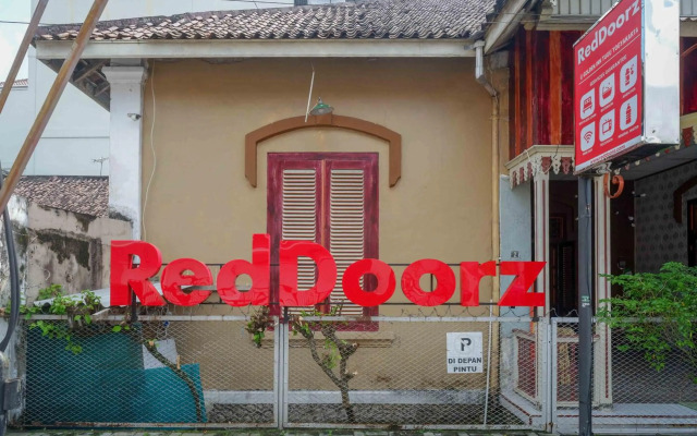 RedDoorz At Golden Inn Tugu Yogyakarta