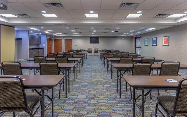 Holiday Inn Express Indianapolis - Southeast by IHG