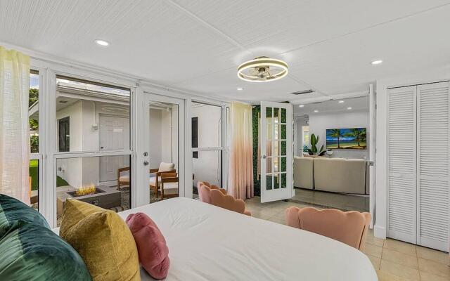 4BR Oasis Pool Putting Green