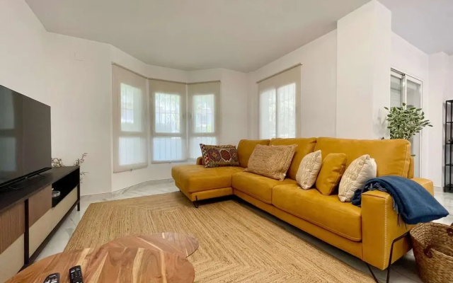 Modern 3 Bedroom Pool Access Apartment F-7