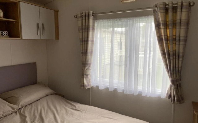Cozy 2 Bedroom Lodge in Sandown, Isle of Wight