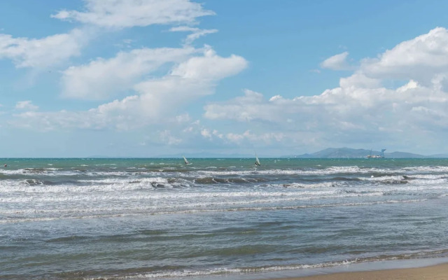 Lovely Holiday Home in Giannella near Beach