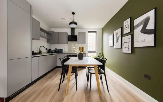 The Wembley Hideout - Stylish 2bdr Flat With Balcony