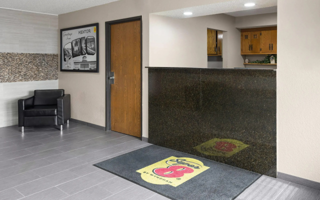 Super 8 by Wyndham Mentor/Cleveland Area