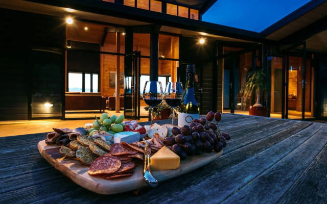 Te Whau Lodge