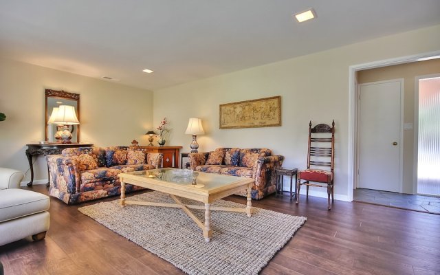 3BR 2BA Classic Montecito House Minutes to Butterfly Beach by RedAwnin