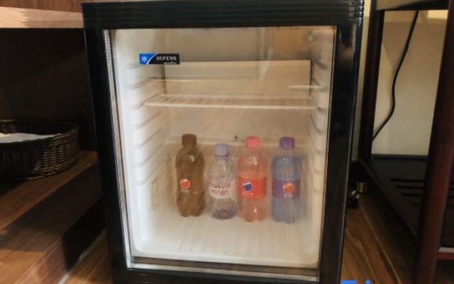 EZZI Hotel (Nantong Haohe Scenic Area Haierxiang Subway Station)