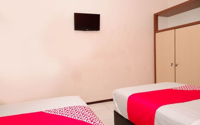 OYO 546 New Mira Hotel