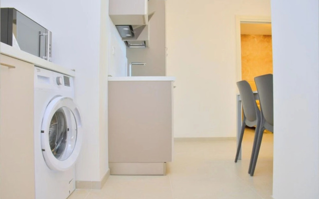 Sunny and Bright Beautiful Apartment