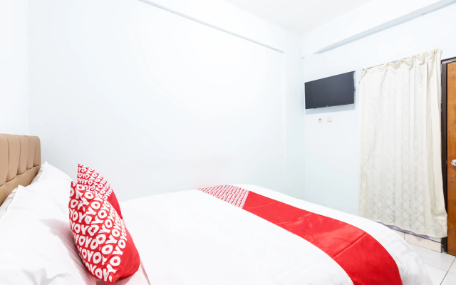 OYO 1516 Cemara Gading