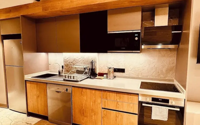 Elite Luxury Suites at Diamond in City
