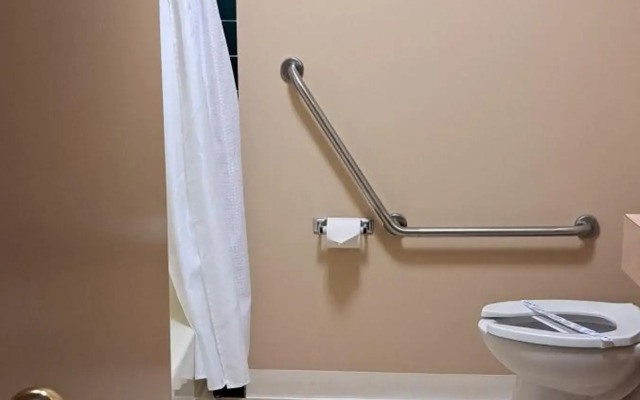 Travelodge by Wyndham Lacombe