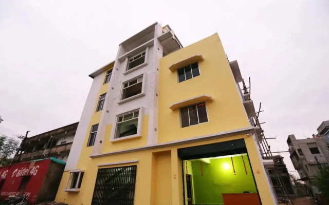 OYO 18355 Hotel Moonlight