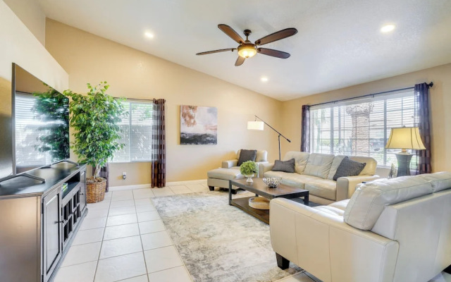 Lakefront Glendale Home w/ Pool, Boat & Fishing!