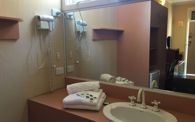 Parkville Motel