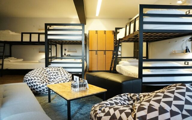 STrips the Poshtel - Hostel