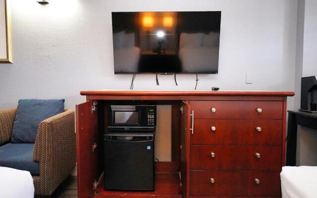 Seaside Inn & Suites