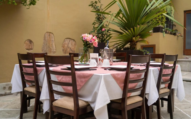 Casa de las Flores Hotel