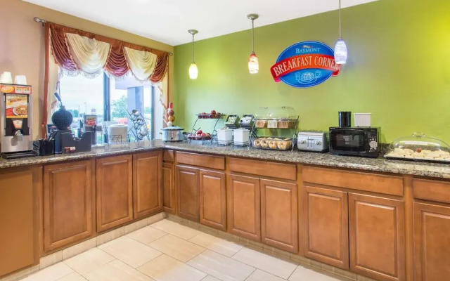 Baymont Inn & Suites Waukesha