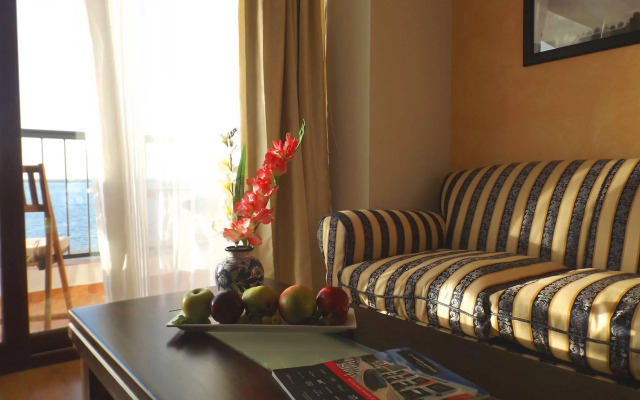 La Posada Hotel & Beach Club